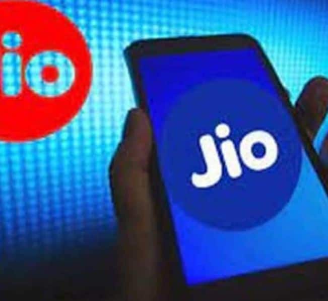 Best Offer: jio new year 2023 offer launches with pack of 252 days validity and 630 gb total data unlimited voice calling Offer: આખા વર્ષનું રિચાર્જ કરાવવાની ઝંઝટ ખતમ, જિઓ લાવી આ ખાસ ઓફર, ડેલી 2.5GB 5G ડેટા અને Calling