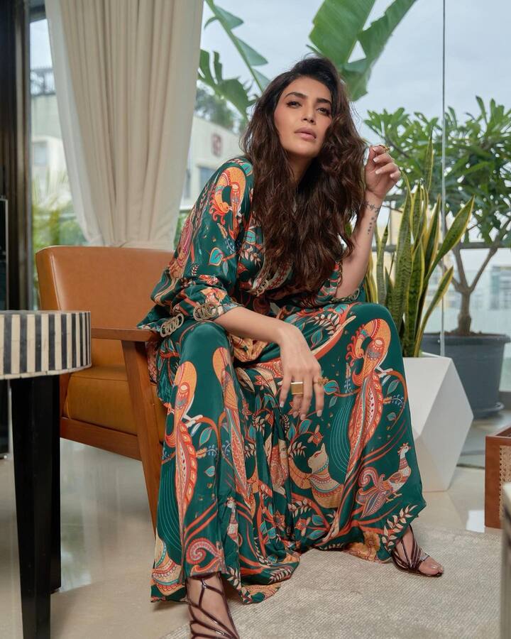 करिश्मा तन्नाने अभिनयाने आपला चाहता वर्ग निर्माण केला आहेच, शिवाय आपल्या अदांनीही तिने चाहत्यांना घायाळ केलं आहे.(फोटो सौजन्य :karishmaktanna/इंस्टाग्राम)