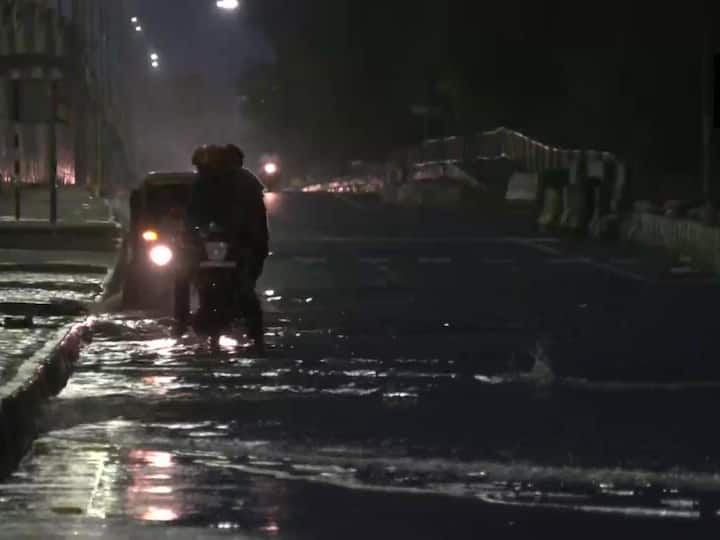 Heavy rainfall lashed the Delhi-NCR late Friday night, throughout Saturday, and continued on late Saturday night. Traffic snarls were reported from different parts of the national capital on Saturday. Waterlogging has also been reported in several parts of the city. (Source: ANI)