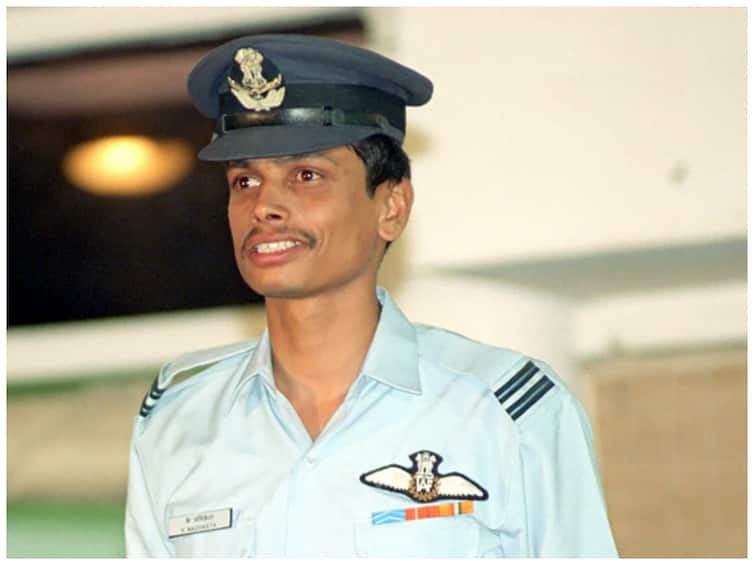 दुश्मन से लड़ा-भिड़ा और पाकिस्तान में जा गिरा, पढ़िए IAF के इस वीर पायलट की वतन वापसी की दिलचस्प कहानी! read the interesting story of the return of this brave pilot of IAF दुश्मन से लड़ा-भिड़ा और पाकिस्तान में जा गिरा, पढ़िए IAF के इस वीर पायलट की वतन वापसी की दिलचस्प कहानी!