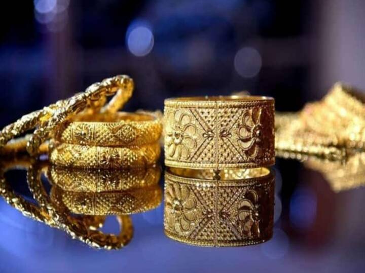 फेस्टिव्हल सिझनमध्ये ट्रेडिशन लूकवर कोणत्या प्रकारच्या ज्वेलरी घालायच्या? असा प्रश्न अनेकांना पडतो.