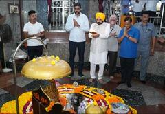 Arvind Kejriwal PHOTO: હનુમાનજીના મંદિરે દર્શન કરવા પહોંચ્યા કેજરીવાલ, જુઓ તસવીરો