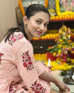 Laxmi Puja at Tollywood: মিমি, পায়েল থেকে শুরু করে দিতিপ্রিয়া, ঋতুপর্ণা, লক্ষ্মী আরাধনায় সামিল টলিউড