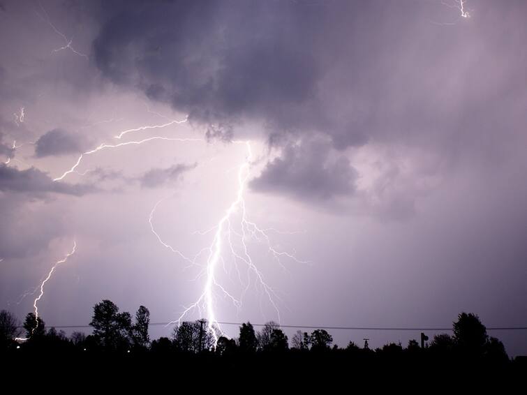 Tamil Nadu Orange alert rain issued for 4 districts tamilnadu weather updates Orange alert: வெளுத்துவாங்கப்போகும் கனமழை: தமிழ்நாட்டில் 4 மாவட்டங்களுக்கு ஆரஞ்சு அலர்ட்!