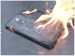 Smartphone फटने की वजह बनती हैं ये 5 गलतियां, आप भूलकर भी मत करना ये काम!