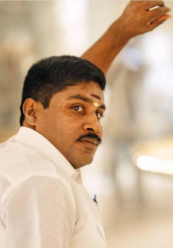கடந்த 2 சீசன்களாகவே பங்கு பெறுவார் என எதிர்பார்க்கப்பட்ட நிலையில் தற்போது பங்கேற்றுள்ளார்!