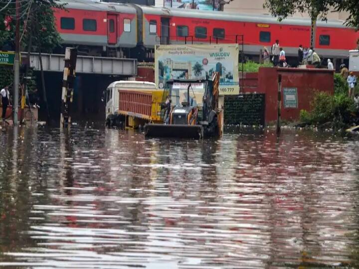 34 people died due to continuous rain in UP CM Yogi Adityanath gave these instructions Heavy Rain in UP: यूपी में हो रही लगातार बारिश से 34 लोगों की मौत, सीएम योगी आदित्यनाथ ने दिए ये निर्देश