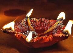 Narak Chaturdashi 2022: નરક ચતુર્દશીના દિવસે ઘરના મુખ્ય દ્વાર પર પ્રગટાવવામાં આવે છે યમના નામનો દીવો, જાણો શું છે તેની પાછળનું કારણ