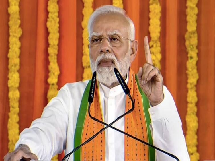 PM Modi says Gujarat wont allow Urban Naxals to ruin life of state youth இளைஞர்களை குறிவைக்கும் அர்பன் நக்சல்கள்..! விமர்சித்த பிரதமர் மோடி..