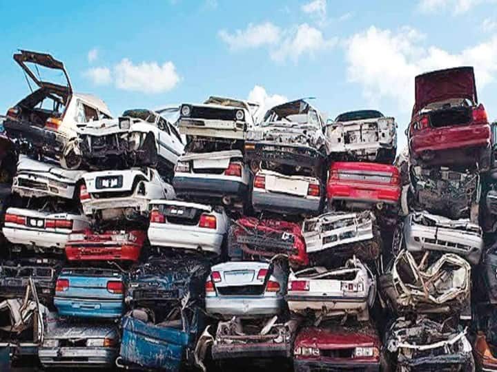 Car Scrap Policy: सड़क से कहां गायब हो जाती हैं पुरानी कारें, क्या हैं वो नियम जिससे आपको मिल सकता है फायदा What is car scrap policy old car scrap policy car scraping benefit for vehicle owner Car Scrap Policy: सड़क से कहां गायब हो जाती हैं पुरानी कारें, क्या हैं वो नियम जिससे आपको मिल सकता है फायदा