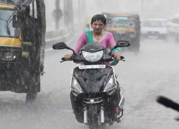 What precautions are necessary for two-wheeler riders during rain? Two Wheeler Riding Tips: ਮੀਂਹ ਵਿੱਚ ਦੋ-ਪਹੀਆ ਵਾਹਨ ਚਲਾਉਣ ਵਾਲੇ ਕਿਹੜੀਆਂ ਸਾਵਧਾਨੀਆਂ ਹਨ ਜ਼ਰੂਰੀ ?