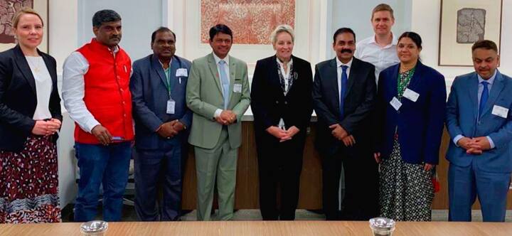 మంత్రి  కాకాణి తో పాటు ఏఎన్‌జీఆర్‌ఏయూ వైస్ ఛాన్సలర్ డాక్టర్ విష్ణువర్దన్ రెడ్డి, మర్డోక్ విశ్వవిద్యాలయం వైస్ ఛాన్సలర్  డాక్టర్ ఆండ్రూ డీక్స్