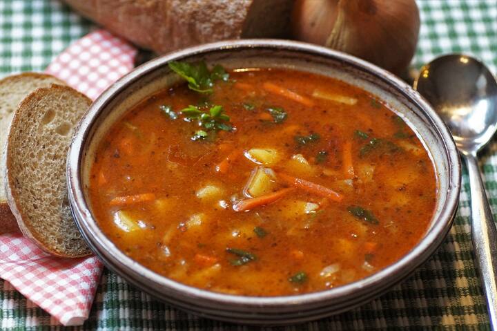 சூடான சூப் வகைகள், சலி தொல்லையை போக்க உதவும்
