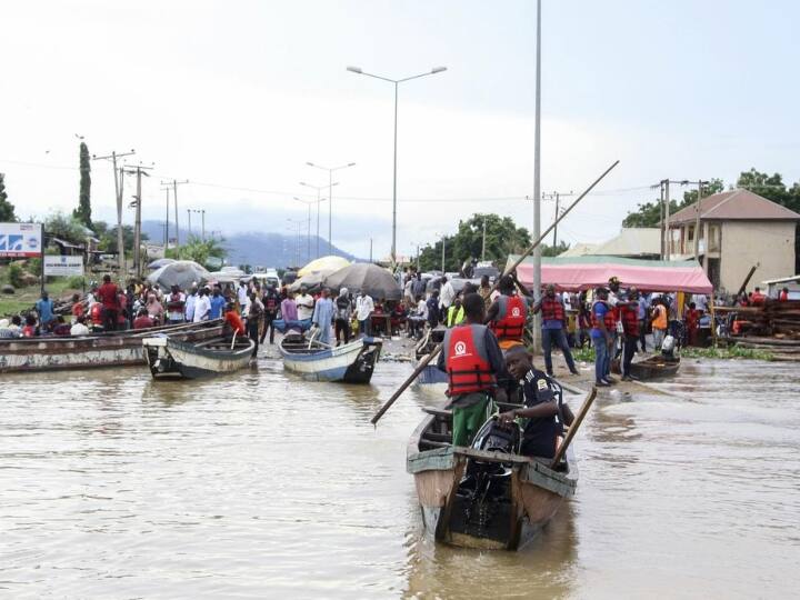 Nigeria boat accident kills at least 76 fleeing floodwater Nigeria boat Accident : ஆற்றில் கவிழ்ந்த படகு..! 76 பேர் உயிரிழப்பு..! நைஜீரியாவில் சோகம்...
