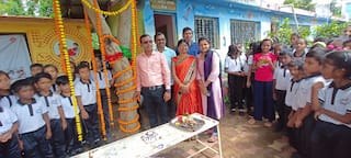 Inspirational : शिक्षक, विद्यार्थ्यांनी साजरा केला 'वृक्षाचा 12 वा वाढदिवस'; उपक्रमाची सर्वत्र चर्चा