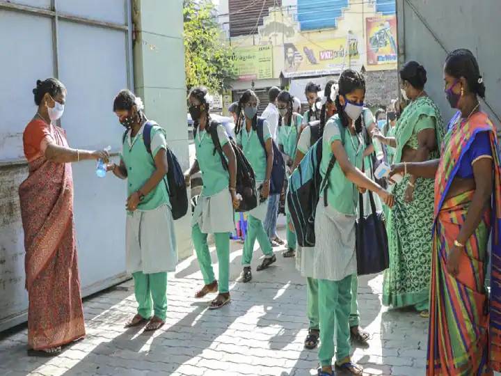 Schools reopening: காலாண்டு விடுமுறைக்குப் பின் பள்ளிகள் திறப்பு: விடைத்தாள்கள் வழங்கும் பணி தீவிரம்