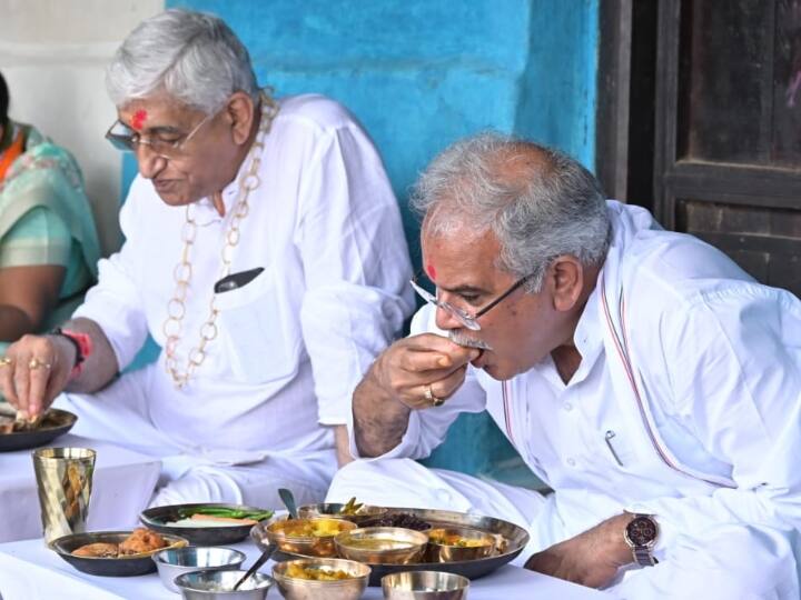 Chhattisgarh Politics Picture of CM Bhupesh Baghel and TS Singh Dev together ANN Chhattisgarh Politics: लंबे समय बाद साथ दिखे सीएम भूपेश बघेल और टीएस सिंह देव, तस्वीर वायरल