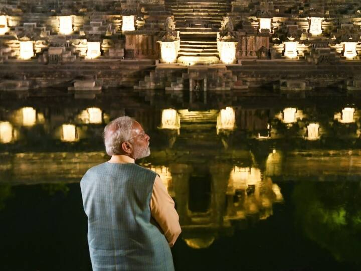 पीएम मोदी ने इस दौरान मोढेरा को सातों दिन 24 घंटे सौर ऊर्जा आपूर्ति वाला गांव घोषित किया.