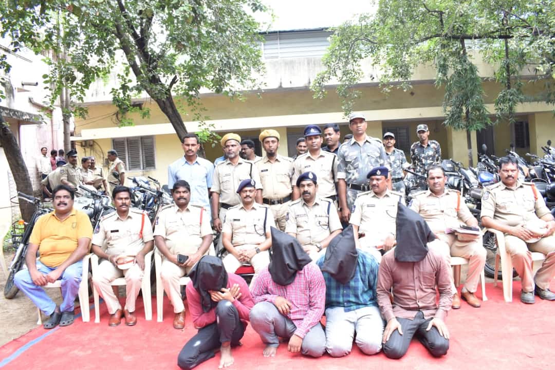 ABP Impact: బుల్లెట్ బైక్లే టార్గెట్గా రెచ్చిపోతున్న దొంగలు- ఏబీపీ స్టోరీతో పోలీసుల యాక్షన్ Bullet bikes are the target of thieves - Police action with ABP story DNN ABP Impact: బుల్లెట్ బైక్లే టార్గెట్గా రెచ్చిపోతున్న దొంగలు- ఏబీపీ స్టోరీతో పోలీసుల యాక్షన్