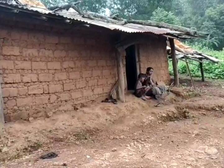 Dantewada Chhattisgarh after 29 days body of villager not found in river relatives waiting to return ANN Dantewada News: दंतेवाड़ा में 29 दिन बाद भी नहीं मिला नदी में बहा ग्रामीण, मासूम बच्चे को पिता का इंतजार