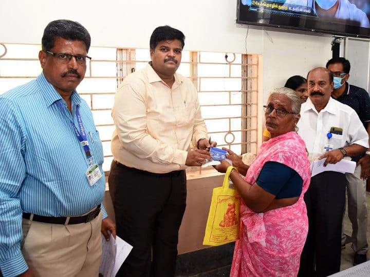 கரூர் மக்கள் குறைதீர்க்கும் நாள் கூட்டம் -  356 மனுக்கள் பெறப்பட்டது