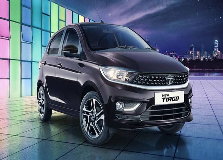 Tata Nexon- टाटा अपनी इस बेस्ट सेलिंग एसयूवी के डीजल वेरिएंट पर एक्सचेंज बोनस के तौर पर ₹15,000 का ऑफर और ₹5,000 की कॉर्पोरेट छूट सहित कुल ₹20,000 रुपये के डिस्काउंट्स दे रही है. जबकि इसके पेट्रोल वेरिएंट पर ₹3,000 की कॉर्पोरेट छूट मिल रही है.