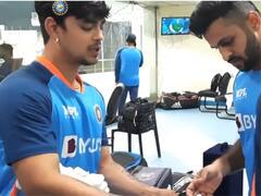 Ishan Kishan Interacts With Local Fans In Ranchi And Delivers Shardul Thakur A fan’s special Note - Watch