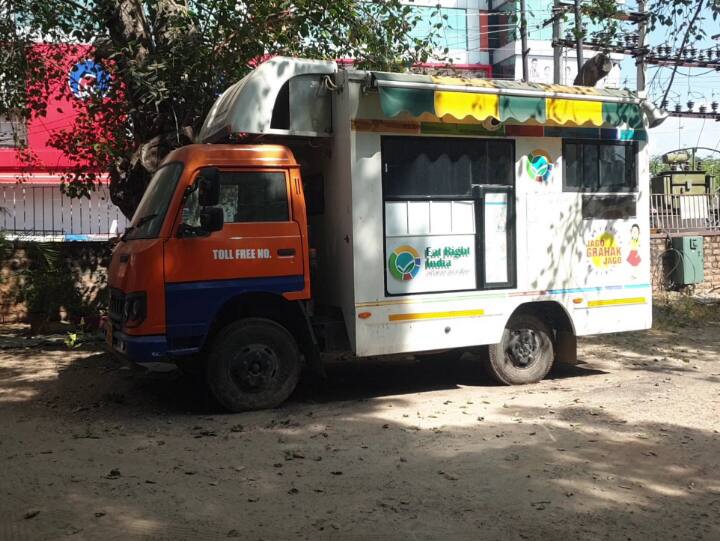 Rajasthan: फूड टेस्टिंग लैब वैन को 4 महीनों से ड्राइवर का इंतजार, सिस्टम लापरवाह! कैसे होगा मिलावटखोरों पर एक्शन? Jodhpur News No driver to run food testing lab van in Rajasthan ann Rajasthan: फूड टेस्टिंग लैब वैन को 4 महीनों से ड्राइवर का इंतजार, सिस्टम लापरवाह! कैसे होगा मिलावटखोरों पर एक्शन?