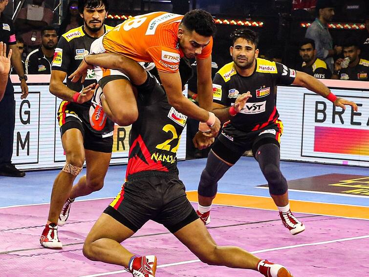 Pro Kabaddi 2022: Bengaluru team wins in sensational match; Defeated a strong Pune team Pro Kabaddi:  பரபரப்பான ஆட்டம்: ப்ரோ கபடியில் டேபிள் டாப்பராக நிலைநிறுத்திக்கொண்ட பெங்களூரு அணி