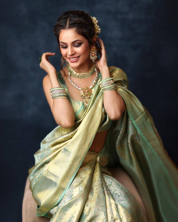 शहनाजनं नुकतच खास लूकमधील फोटो शेअर केले आहेत. (Shehnaaz Gill/instagram)
