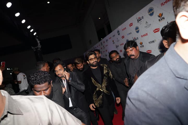 అవార్డ్స్ వేడుకకి హాజరైన అల్లు అర్జున్.