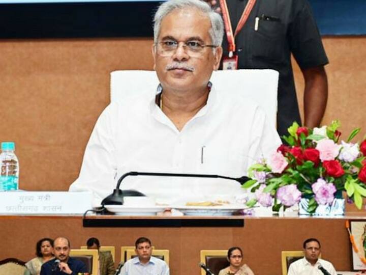 Chhattisgarh CM Bhupesh Baghel expressed displeasure over bad roads fixed dateline ANN Chhattisgarh News: छत्तीसगढ़ में खराब सड़कों को लेकर नाराज हुए CM बघेल, डेटलाइन तय कर जिलाधिकारियों को दी ये हिदायत