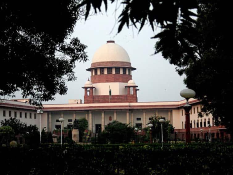 Supreme Court Collegium Recommends Transfer of 7 High Court Judges
– News X