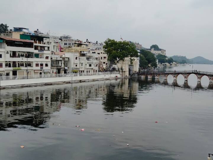 Rajasthan lake Water turning black in city Shocking revelations made in RTI report Udaipur ann Udaipur News: इन दो झीलों का पानी नहाने के लायक भी नहीं, इसी को पीने के लिए मजबूर हो रहे लोग