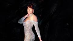 রুপোলি পোশাকে নজরকাড়া নোরা, ফুটবল বিশ্বকাপের থিম গানে মঞ্চ মাতালেন বলি-সুন্দরী