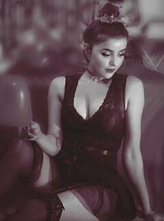 In Pics: या अभिनेत्रीला आपण ओळखलंत का? जिनं सोशल मीडियावर धुमाकूळ घातलाय...