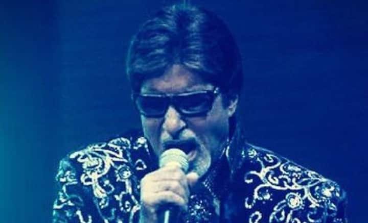 ‘কুলি’ ছবির শ্যপটিংয়ে ভয়ঙ্কর আঘাত পান অমিতাভ। রক্তক্ষরণ হতে দেখে ঘাবড়ে যান সকলেই। তাতে বেশ কয়েক মাস হাসপাতালে ভর্তি ছিলেন। সেই সময় হাসপাতালের বাইরে লাইন দিয়ে অপেক্ষা করতেন অনুরাগীরা। তা দেখে ছবির শেষ দৃশ্য পাল্টে দেন পরিচালক মনমোহন দেসাই। শুরুতে অমিতাভের চরিত্রের মৃত্যু হবে বলে ঠিক ছিল। কিন্তু ছবিতে শেষমেশ বাঁচিয়েই রাখা হয় অমিতাভের চরিত্রকে।