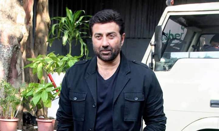 एक इंटरव्यू के दौरान सनी देओल ने खुद ये खुलासा किया था कि, वो लंच में चिकन के साथ पास्ता खाते हैं. क्योंकि वो उन्हें बहुत पसंद है.