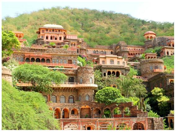 Karwa Chauth Surprise: करवाचौथ पर पत्नी के साथ घूमने के लिए बेस्ट प्लेस, दिल्ली-NCR से सिर्फ 2 घंटे में पहुंच जाएंगे