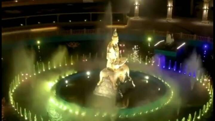 संध्याकाळी 5 वाजता मोदी उज्जैनच्या महाकालेश्वरच्या मंदिरात जाणार असून त्या ठिकाणी देवाचं दर्शन घेणार आहेत आणि पूजा करणार आहेत.