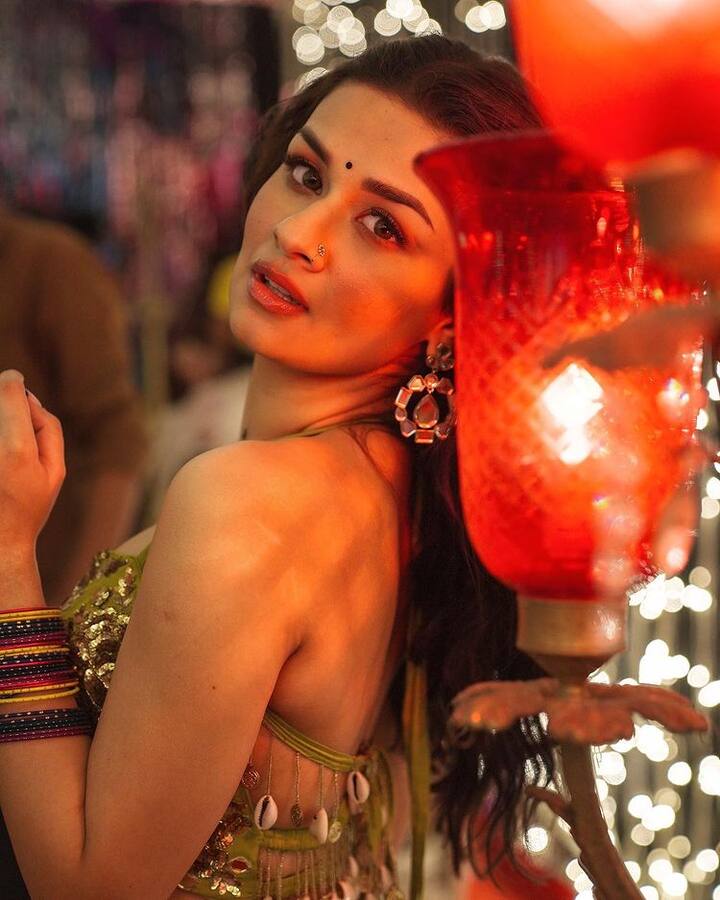 તાજેતરમાં, અવનીતે તેના ઇન્સ્ટાગ્રામ પર ફોટા શેર કર્યા છે. જેમાં તે ટ્રેડિશનલ અવતારમાં જોવા મળી રહી છે