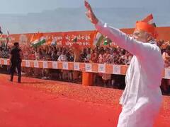 PM Modi Rajkot Visit Images: पीएम मोदी ने राजकोट में जनसभा को किया संबोधित, देखें उनके दौरे की कुछ खास तस्वीरें