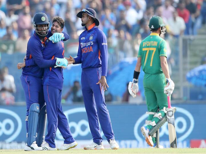 India vs South Africa 3rd odi highlights, India win series by 2-1 kuldeep yadav player of match IND vs SA: तीसरा वनडे जीतते हुए भारत ने 2-1 से अपने नाम की वनडे सीरीज, कुलदीप यादव की घातक गेंदबाजी