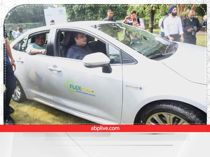 First Ethanol Car Launched Nitin Gadkari launched Indias first ethanol powered car First Ethanol Car Launched: नितिन गडकरी ने लॉन्च की भारत की पहली इथेनॉल से चलने वाली कार