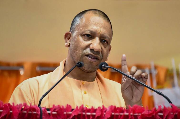 UP Politics: बिना नाम लिए सीएम योगी का लालू और नीतीश कुमार पर तंज, जेपी का नाम लेकर लगाया बड़ा आरोप CM Yogi Adityanath taunt on Lalu Yadav CM Nitish Kumar and allegation on Jayaprakash Narayan birth anniversary UP Politics: बिना नाम लिए सीएम योगी का लालू और नीतीश कुमार पर तंज, जेपी का नाम लेकर लगाया बड़ा आरोप