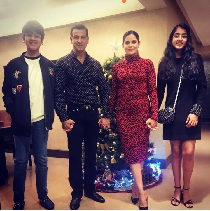 उनकी कंपनी वर्तमान में सलमान खान, अमिताभ बच्चन, मिथुन चक्रवर्ती, शाहरुख खान और आमिर खान जैसे बॉलीवुड अभिनेताओं के साथ काम कर रही है. उनकी कंपनी को कई फिल्म प्रोजेक्ट्स में देखा जा चुका है.