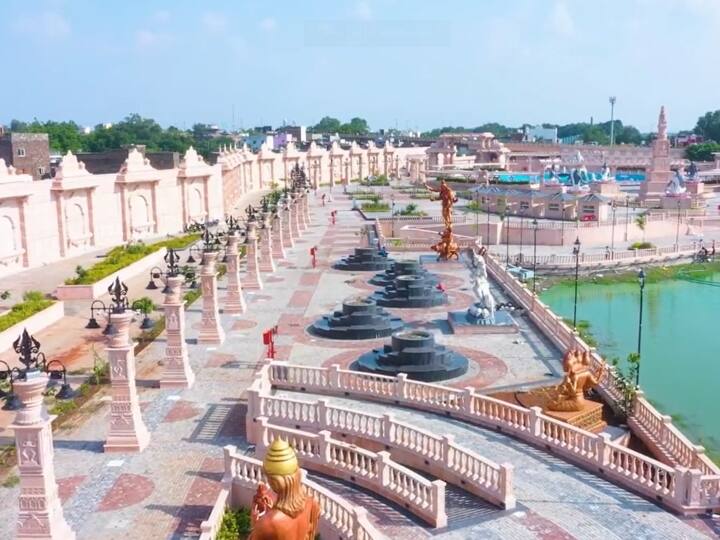 एमपी बीजेपी अध्यक्ष ने कहा कि प्रधानमंत्री नरेंद्र मोदी एवं मुख्यमंत्री शिवराजसिंह चौहान के प्रयासों से भगवान महाकाल की इस नगरी में श्री महाकाल लोक का लोकार्पण हो रहा है, जो उज्जैन शहर को और भी भव्यता प्रदान करेगा.