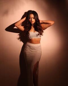 थाई हाई स्लिट ड्रेस पहन कहर ढाती नजर आईं Jannat Zubair, एक्ट्रेस का ये अवतार देख आप भी कहेंगे- माशाल्लाह!