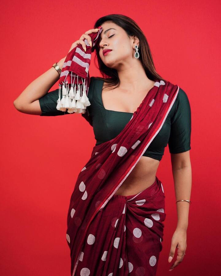 मंगलवार को अंजलि अरोड़ा की ने अपने ऑफिशियल इंस्टाग्राम हैंडल पर लेटेस्ट तस्वीरों को शेयर किया है.
