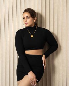 Huma qureshi: બ્લેક ડ્રેસમાં હુમા કુરેશીએ શેર કરી શાનદાર તસવીરો, જુઓ ગ્લેમરસ અંદાજ